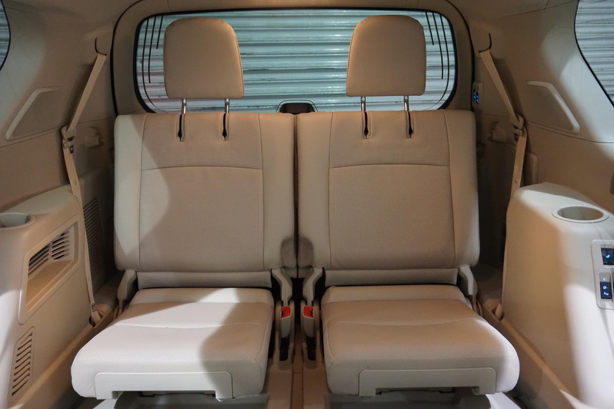 Toyota Land Cruiser 2.8D Invincible Auto 4WD Euro 6 (s/s) 5dr (7 Seat)